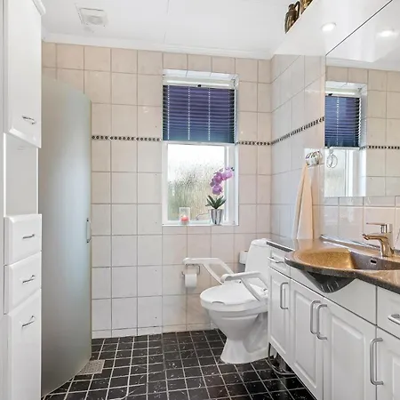 2 Bedroom Pet Friendly In *